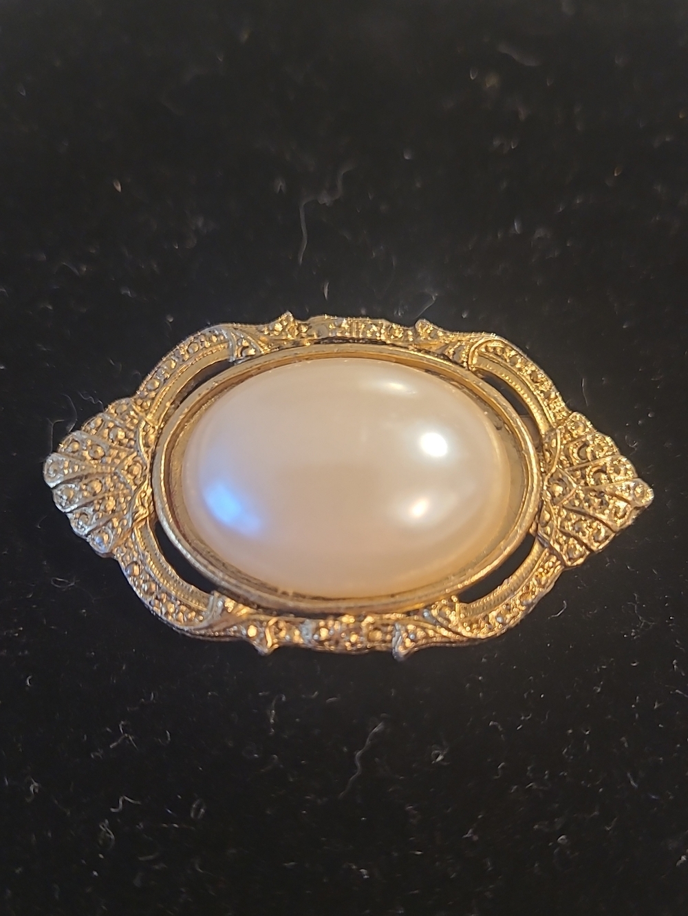 Vintage Gold-Tone Pearl Cabochon Brooch